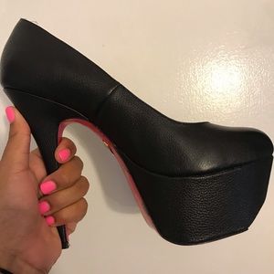Betsey Johnson platform black leather pumps